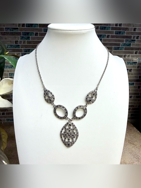 Jewelry - Art Deco style silver tone statement necklace